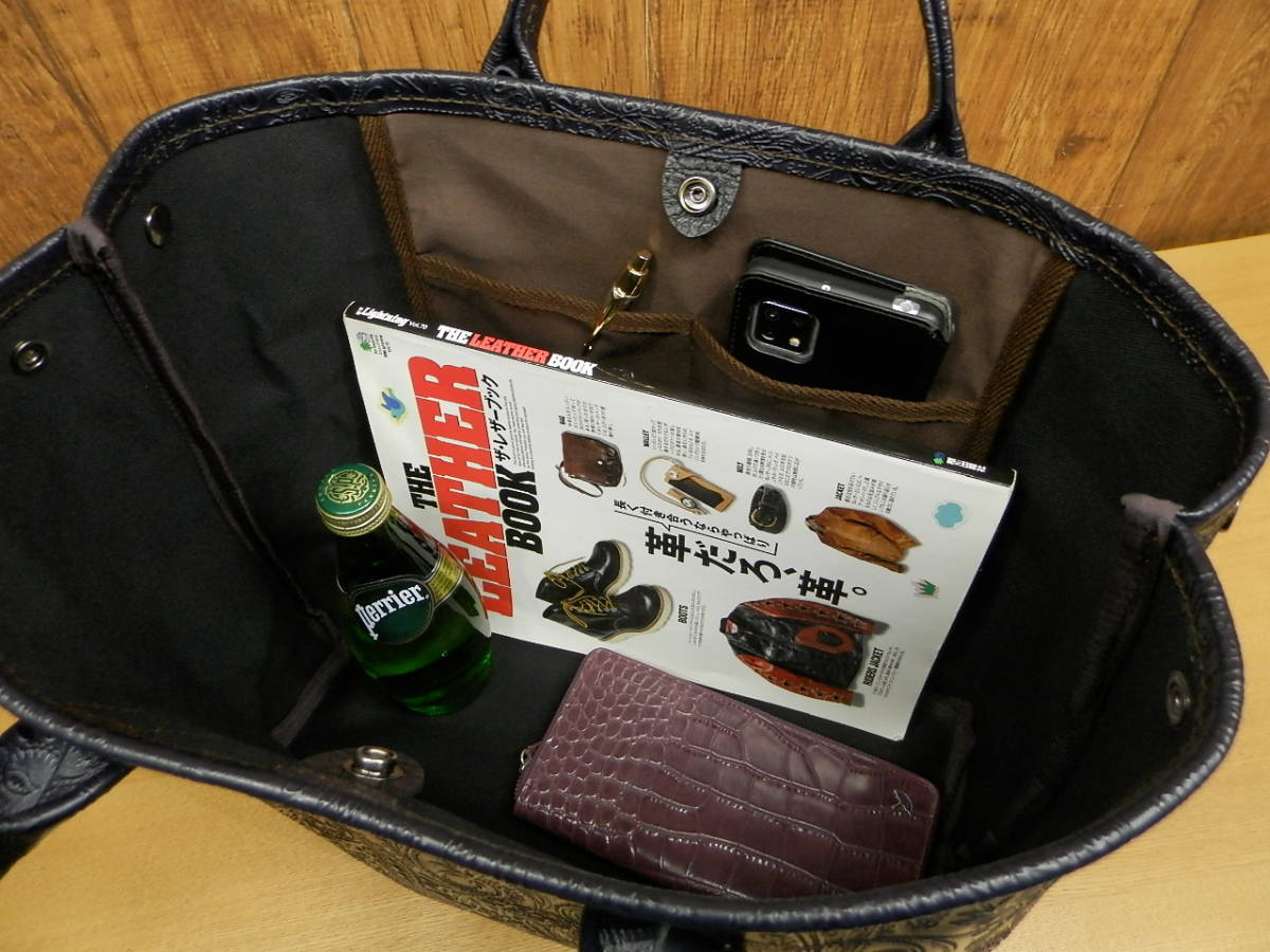 ちょい悪ブラックネイビー/ペイズリー柄レザーの大型トートバッグ日本 