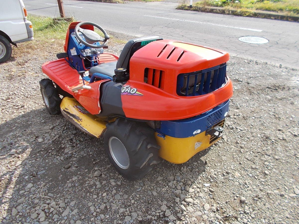 再出品です。2WDです。チクスイ 乗用草刈機 CM225 ロビン22馬力 