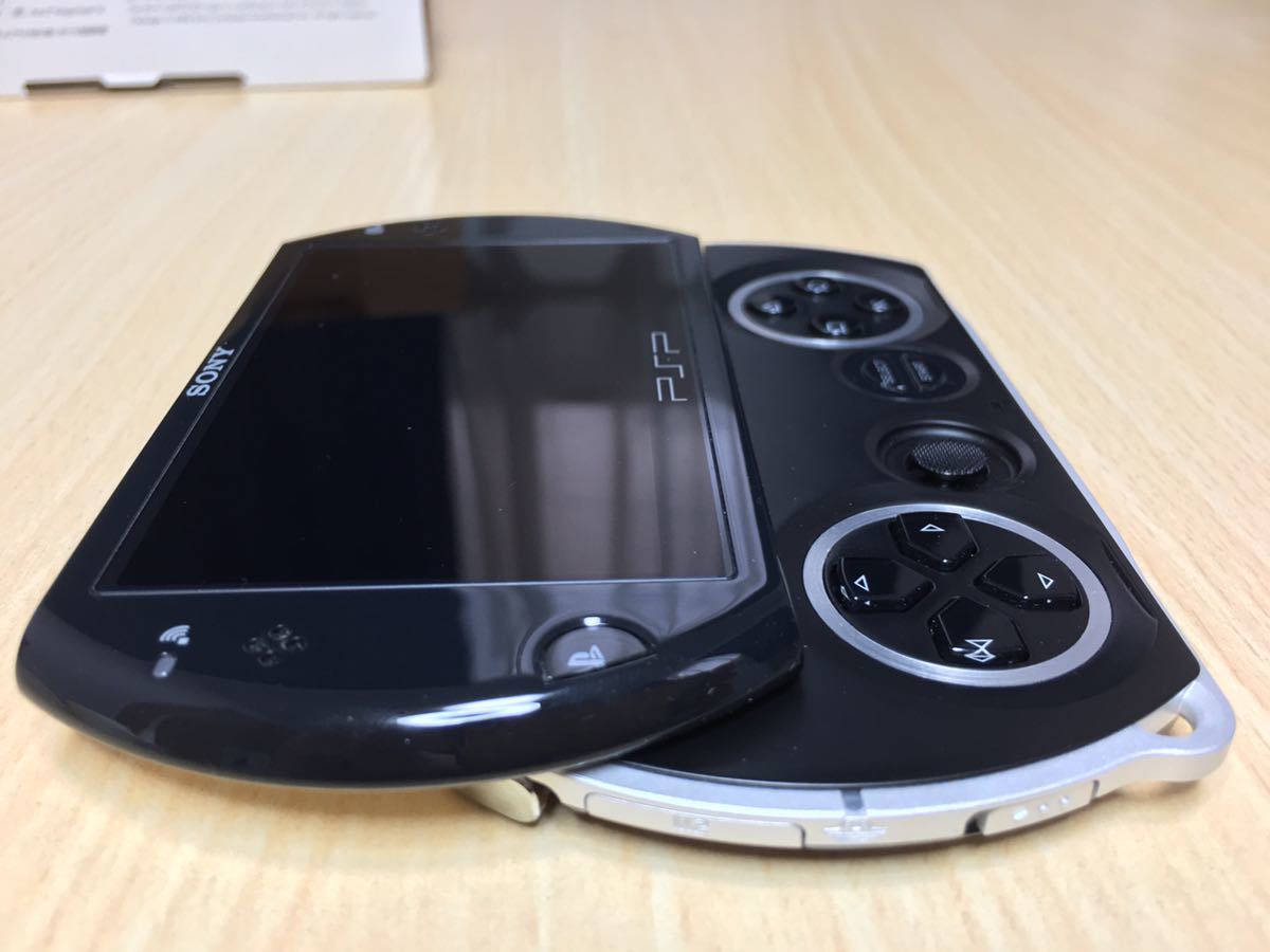 極上美品 画面保護シート付き PSP go ブラック 付属品完備SONY ｜PSP本体