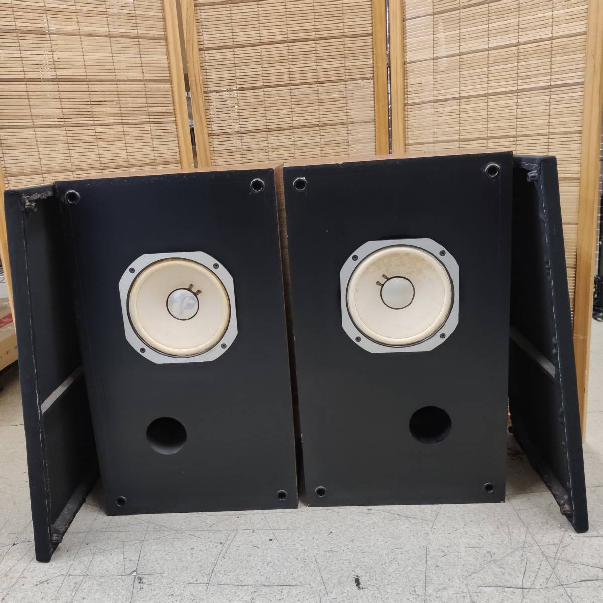  AKz002I 140x2 福岡発 大型 JBL LOUDSPEAKER COMPONENTS ラウンドスピーカー コンポーネント 約35x30x高さ60cm 約14.35kg(スピーカー本体)｜売買されたオークション情報、yahooの商品情報をアーカイブ公開 - オ JBL