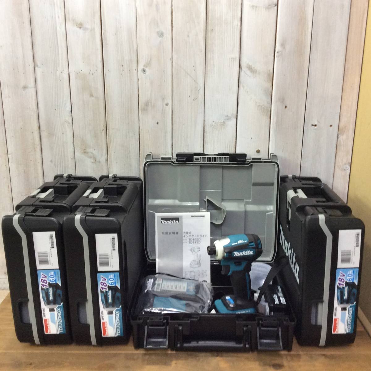  RH-2552 makita マキタ 18V充電式インパクトドライバ TD172DRGX 青 計4台 充電器 バッテリー2個セット(本体)｜売買されたオークション情報、yahooの商品情報をアーカイブ公開 - オークファン インパクトドライバ