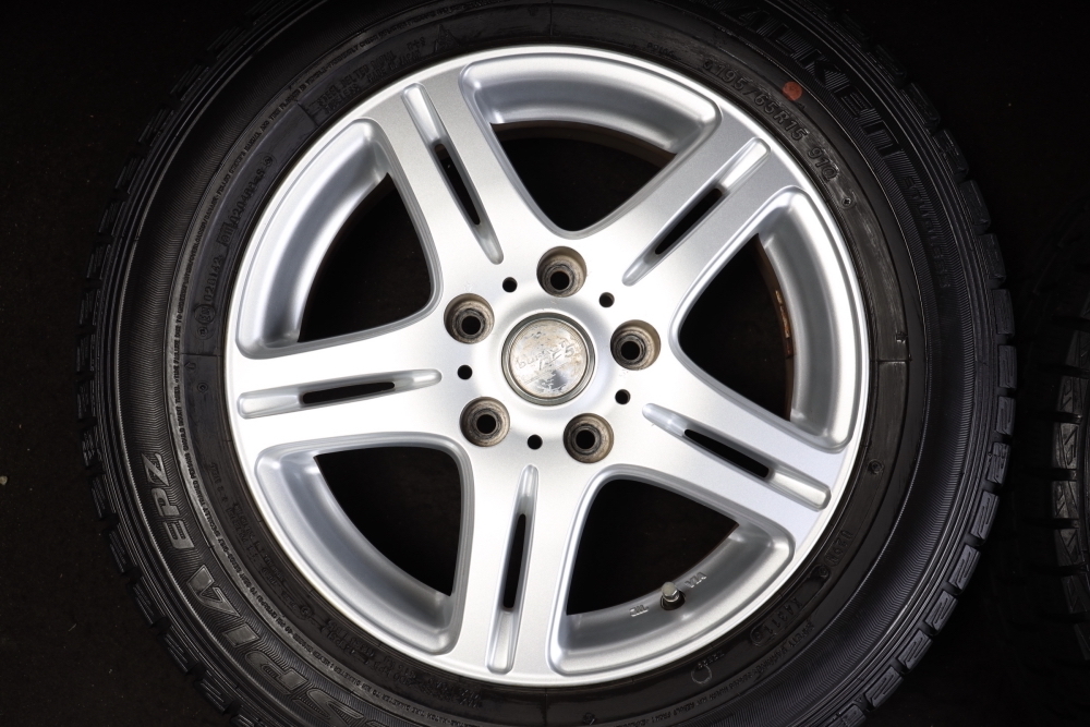 ★バリ山 195/65R15 国産FALKEN スタッドレス アイシスエスクァイアオーリスセレナノアヴェロッサヴォクシーステップワゴンストリーム スタッドレスタイヤ バリ山 4本 21年製バリ山 195&frasl;65R15・スタッドレスタイヤ4本セット・バリ山まだまだ使える冬タイヤ・プリウス、ステップワゴン、エスクァイアなどに・中古 ◇ブリヂストン
