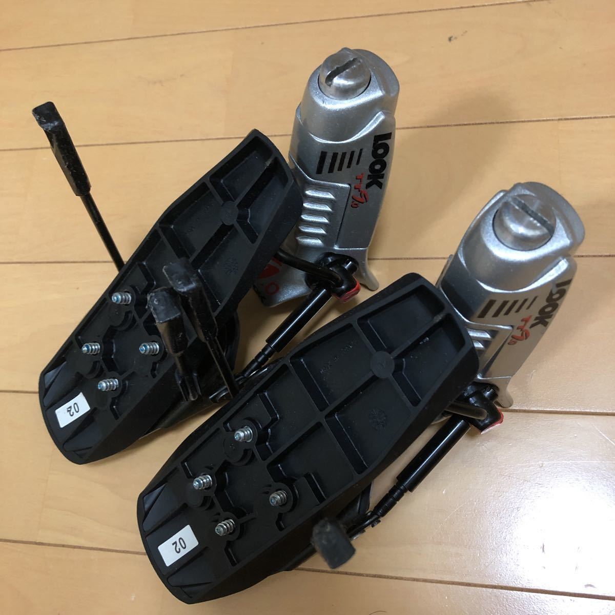 スキー ビンディング 2セット LOOK ターンテーブル pivot12公式
