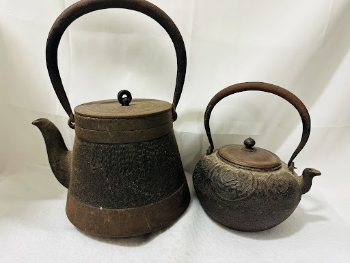 SALE，正規品 AS 13252 2点まとめ 長期保管品 鉄瓶 鉄製 レトロ アンティーク 現状品 難あり 底亀裂あり 画像参照(鉄瓶)｜売買されたオークション情報、yahooの商品情報をアーカイブ公開 - オークファン 鉄瓶