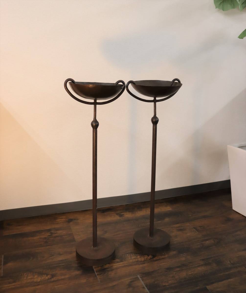 キャンドルスタンド 2台/セット/ペア 1本脚 金属製 燭台/蝋燭立て 香立 置物/飾り物/スタンド アンティーク調/インテリア 『J679ジ』