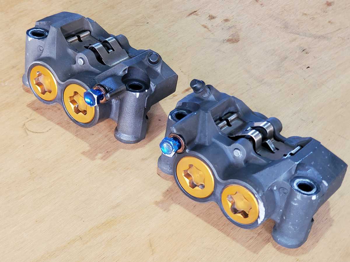 ★ 分解清掃済！ スミトモ MOS ラジアルキャリパー 左右セット 108㎜ピッチ 流用にも！ 検》MT-01 MT-09 MT-07 YZF-R1 YZF-R6 XJR1300 etc.