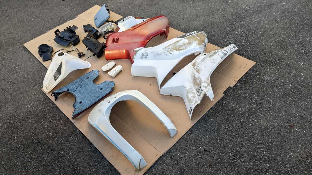 ホンダ HONDA AF09 タクト 外装 セット ジャンク ベース クレージュ
