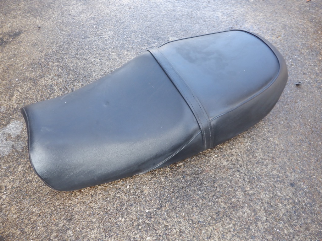 獅子蓋色絵透し彫り角型四脚香炉「大明萬曆年製」