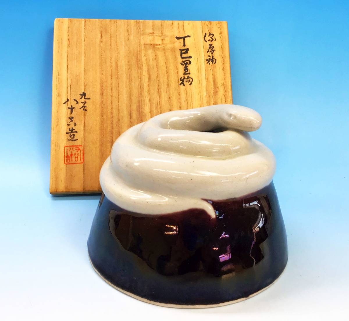 中国 大清乾隆年製款 哥窯 白磁 金糸鉄線 氷裂文 霊芝瓶 M 8061E