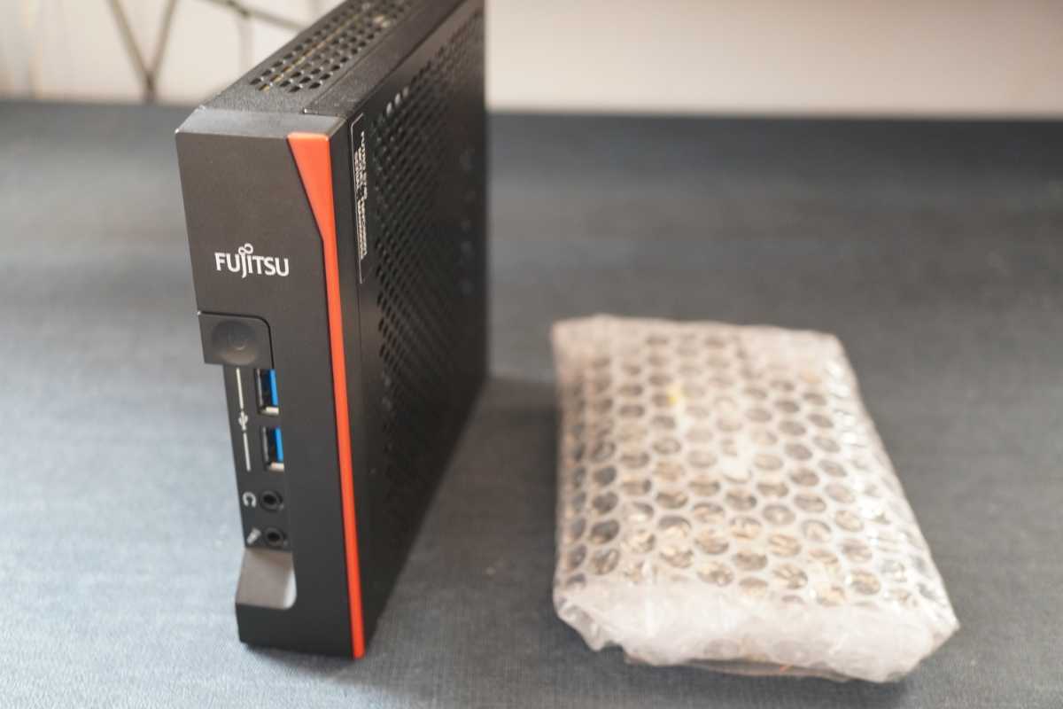 富士通 Futro S740 メモリ4GB WiFi SSD32GB ACアダプター Windows10
