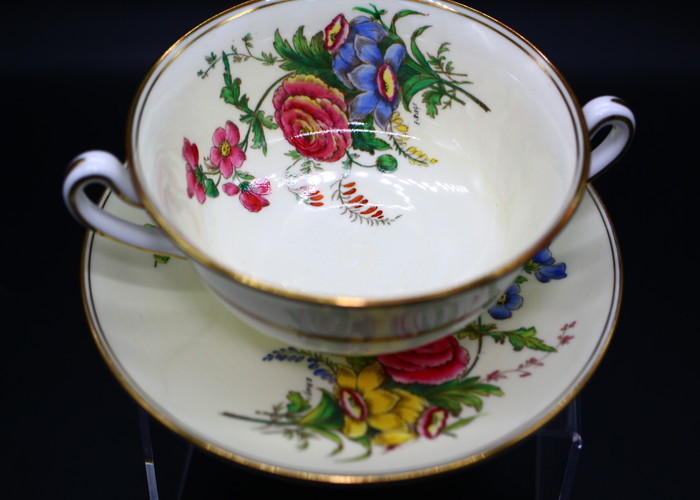 No1 【ペインターサイン】ウェッジウド　イギリス　スープカップ＆ソーサー　金彩花柄　ツーハンドル