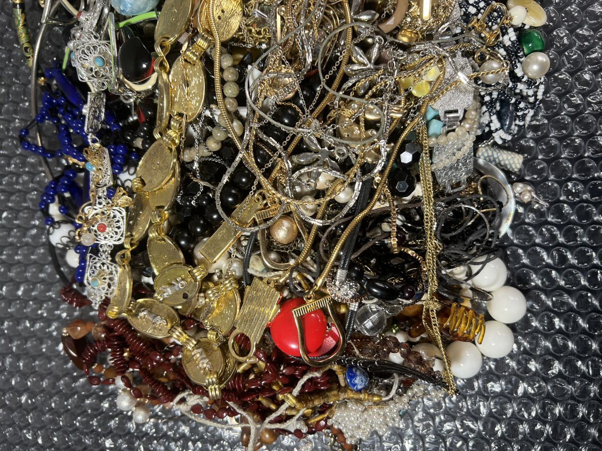 ☆4.3kg☆大量 アクセサリー イミテーション 未検品 ジャンク まとめ