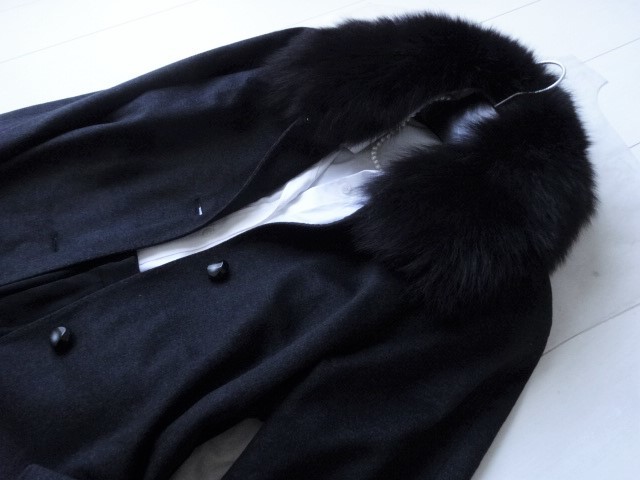 美品【贅沢カシミヤ100％ 豪華SAGA FOX ブルーフォックスファー襟 