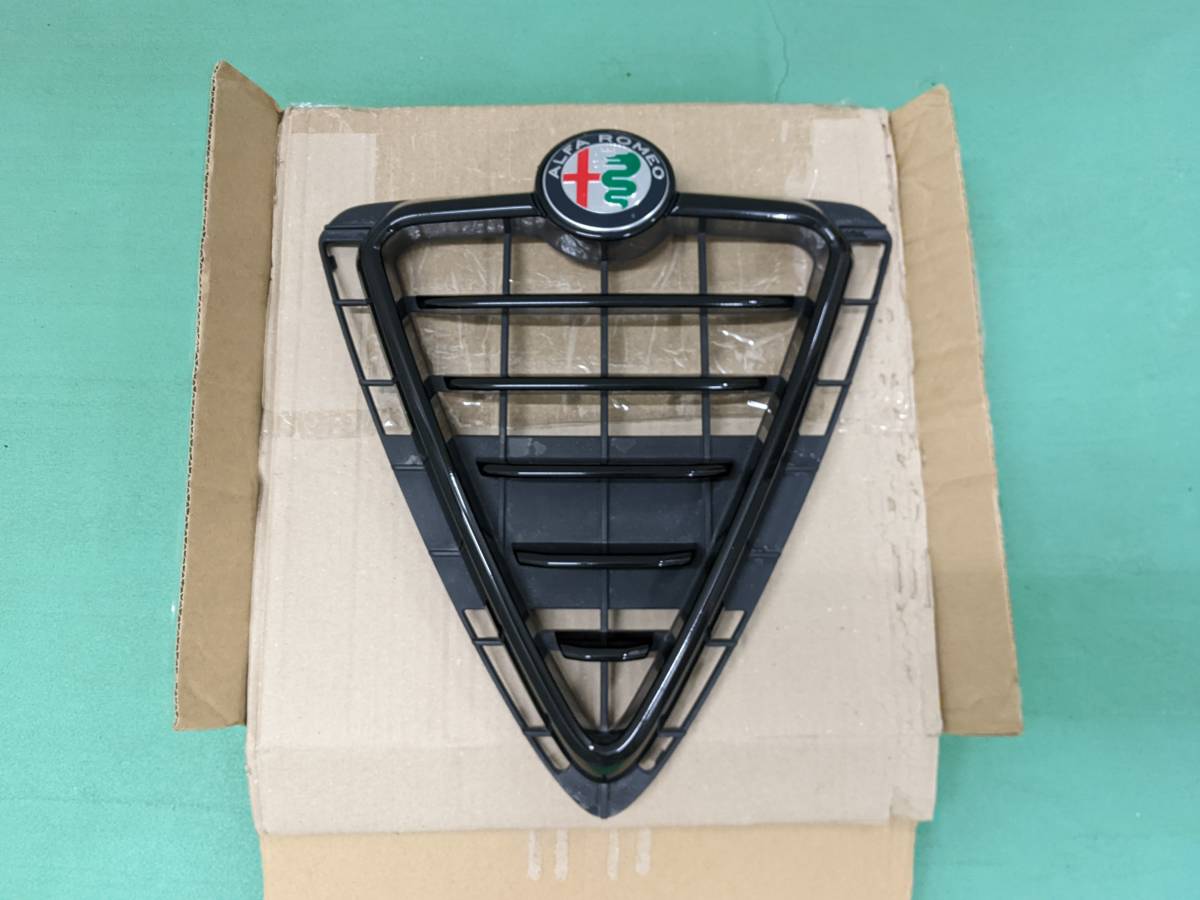 アルファロメオ ジュリエッタ フロントグリル ブラック塗装済み