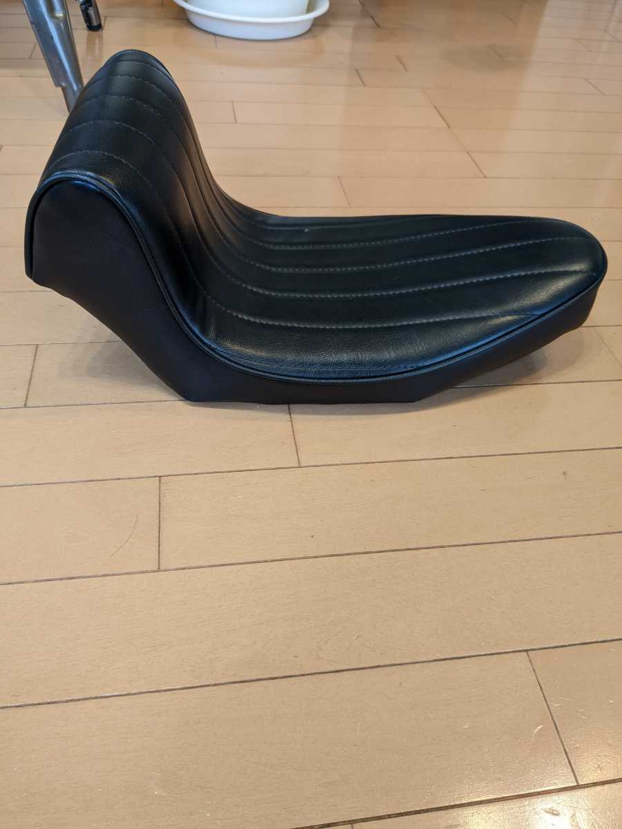 ハーレー シート ショベルヘッド チョッパー ソロシート シングルシート 汎用ワンオフシート ハーレーカスタムパーツ通販 | ショベル・パンヘッド用シート リジッド リジッドフレーム４速フレーム マウント ショベル ハーレーショベルFLHシートとカバー ④B級チョッパー汎用ソロシートを手間をかけて取り付け