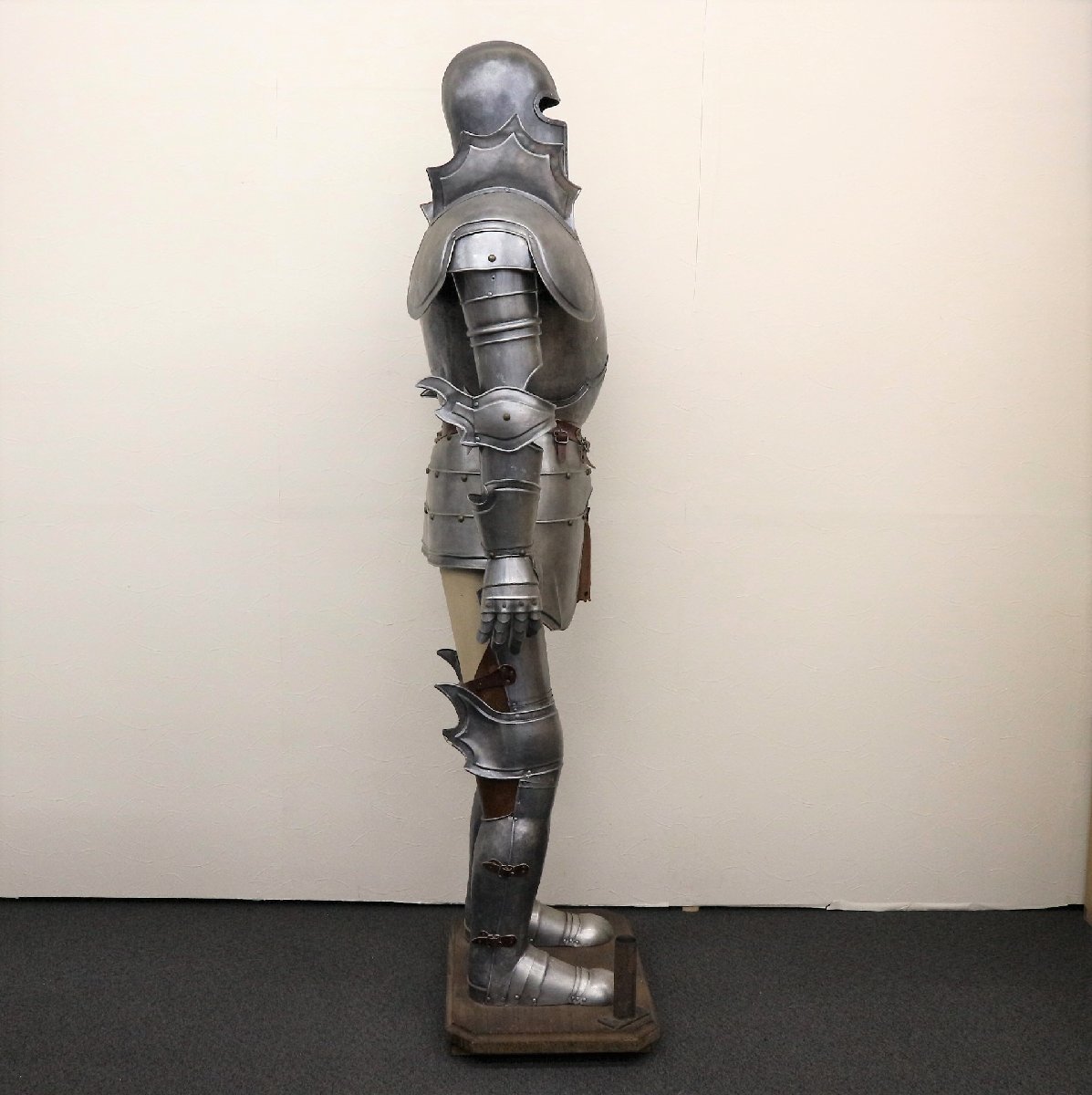 西洋甲冑 プレートアーマー 等身大 高さ約175cm 鎧 中世騎士