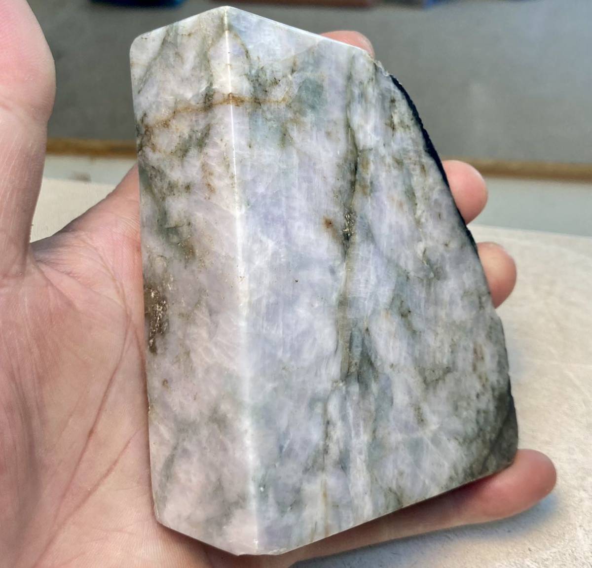 ミャンマー産天然本翡翠原石652g5面カット磨き済み［Jadeite