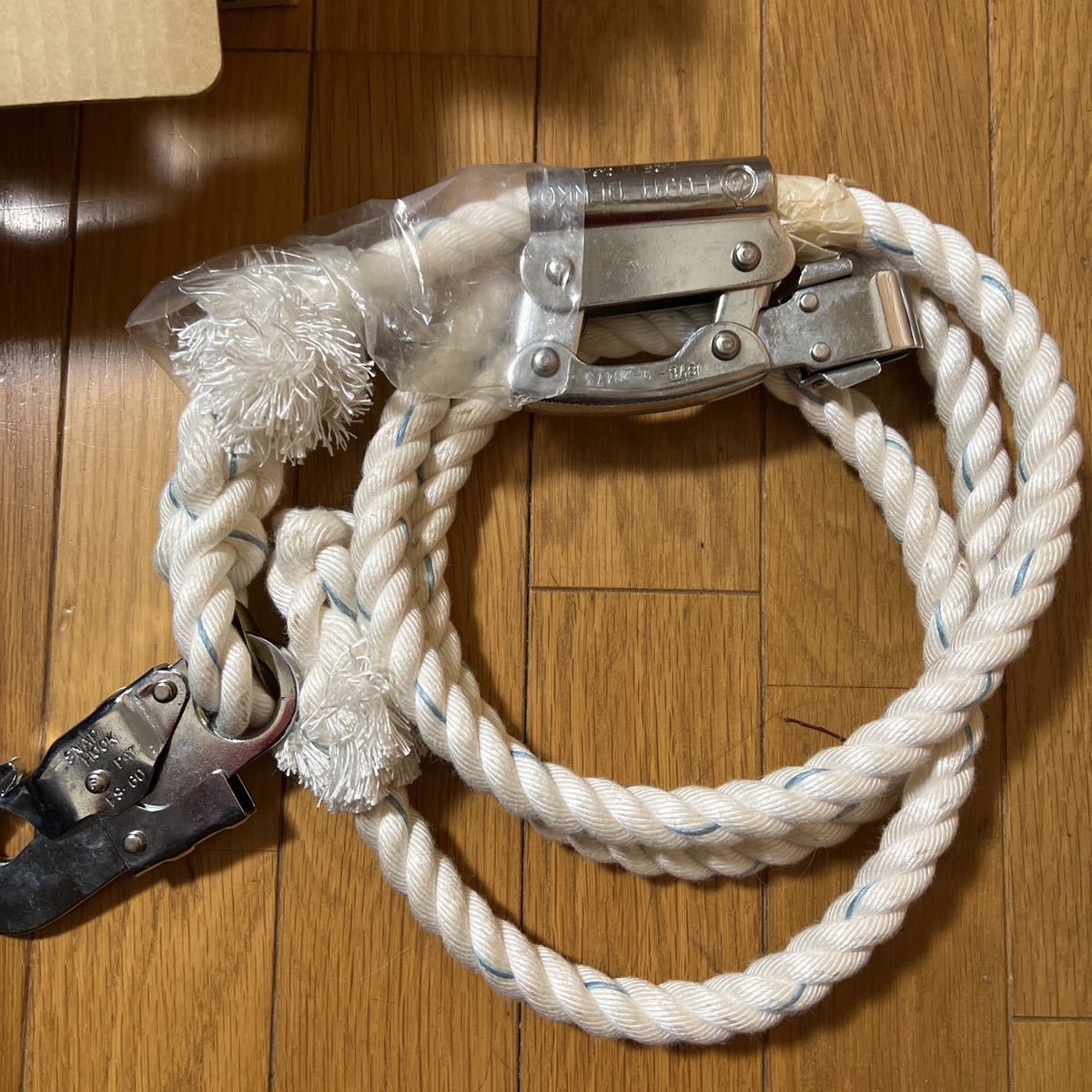 ツヨロン 藤井電工 ロープ式 胴ベルト型 ロープ式安全帯の通販 黒 dショッピング |安全帯 1丁掛け | 新規格 補助ロープ [藤井電工] ナイロンロープタイプ 胴ベルト型墜落制止用器具 安い商品を通販サイトから探す