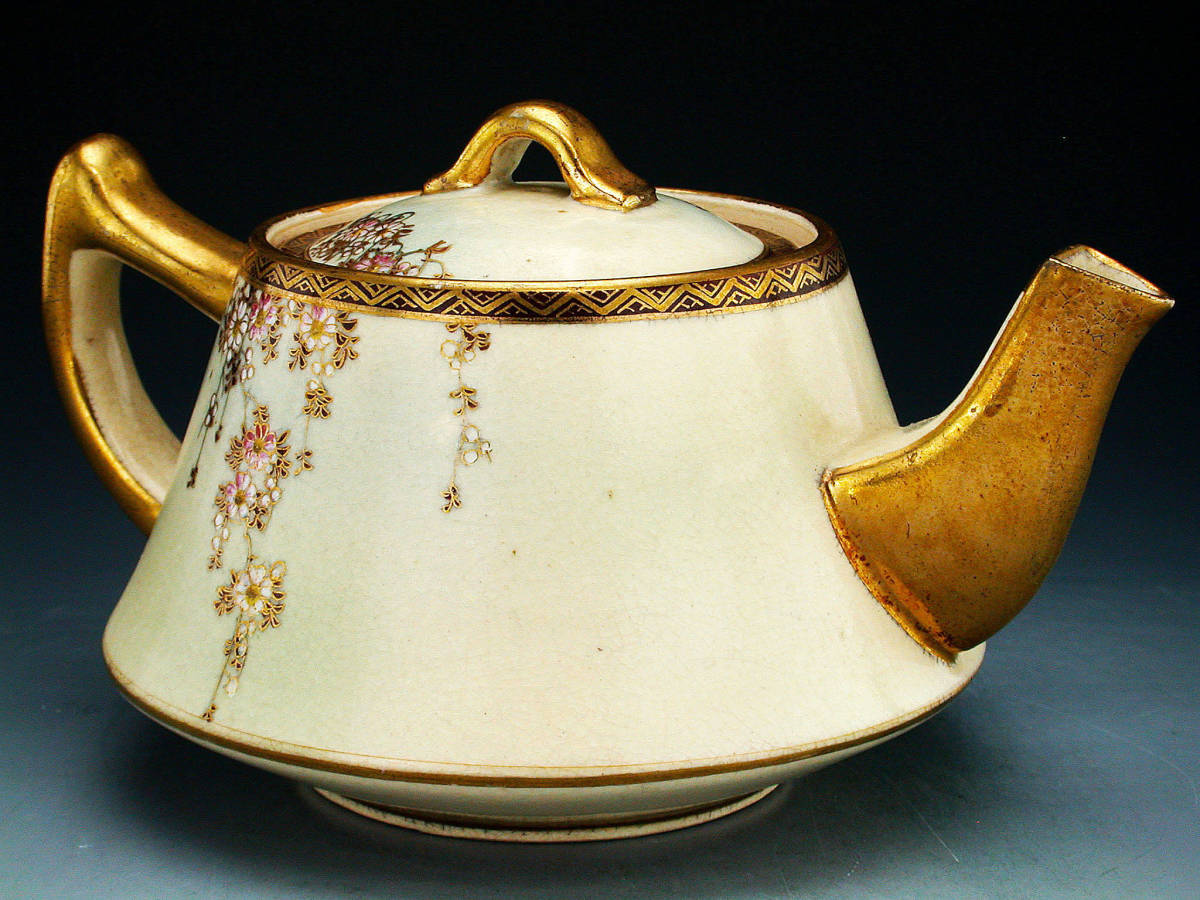 里帰り 神戸薩摩 神陶・金彩枝垂桜紋図ポット 美品!!