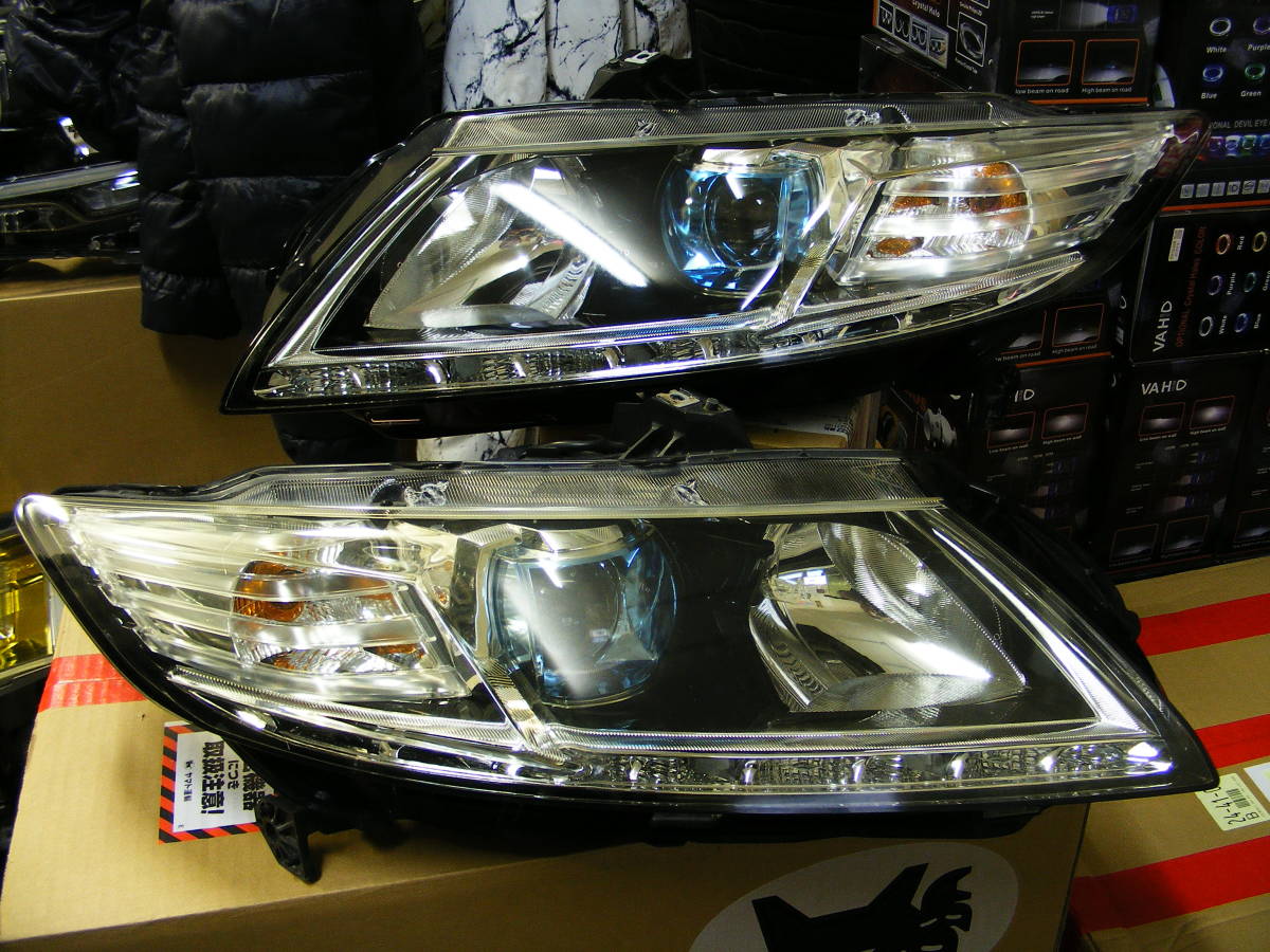 良品】トヨタ シエンタ NHP170 NSP170 NCP175 170系 右テールランプ