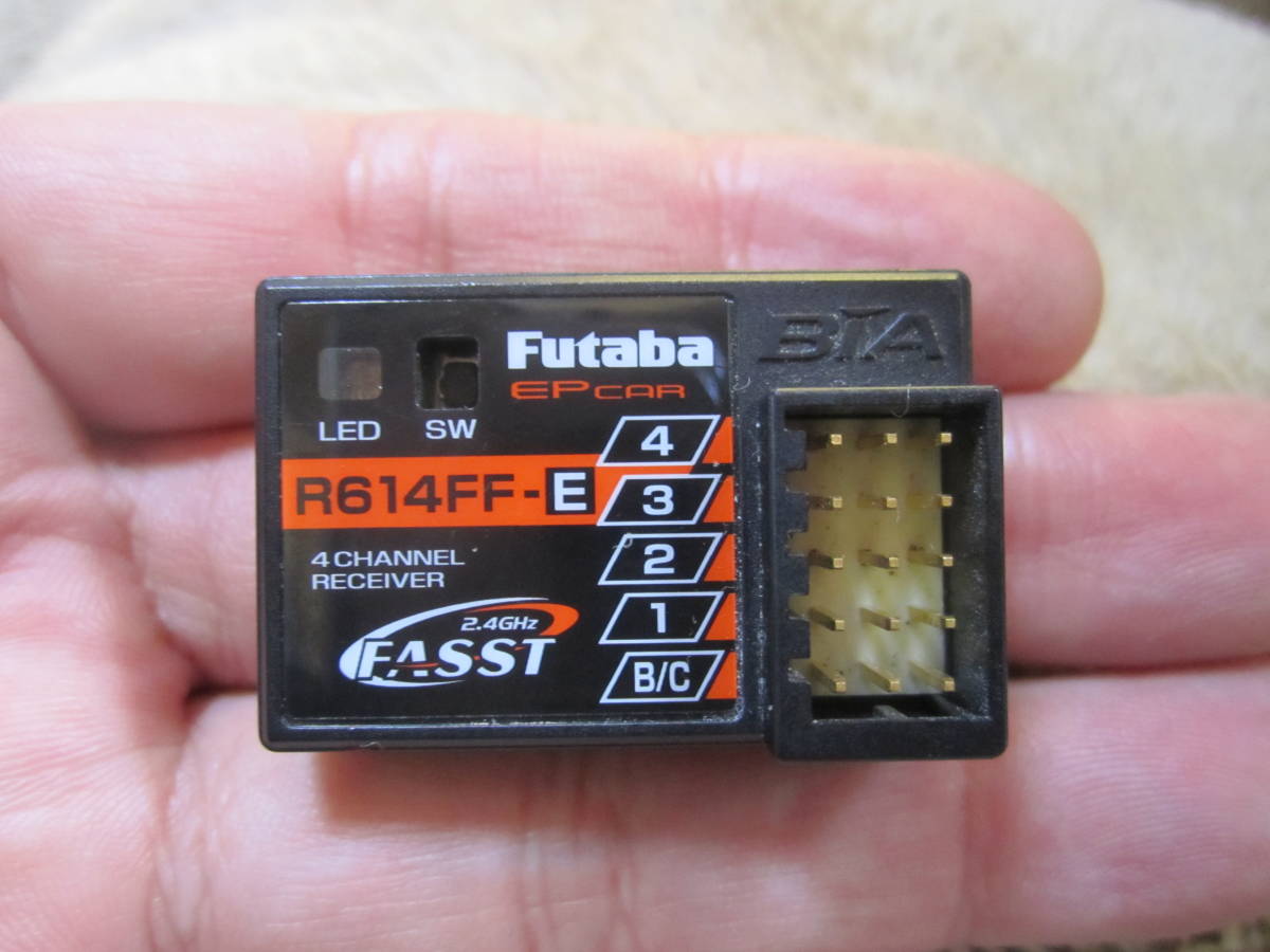 送料込み フタバ　FASST C2 2.4Ghz 受信機 R614FF−E EPカー用　アンテナレスレシーバー　4PK等に 最安提供 完全動作品 使用短い Futaba