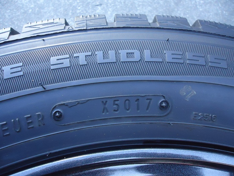 バリ山☆中古ダンロップウインターマックス01☆215/60R17☆C-HR