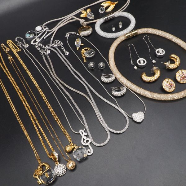 (SAM0101) 1円 スワロフスキー SWAROVSKI アクセサリー 約200g 大量セット ペンダントネックレス イヤリング ブローチ 指輪 等 まとめて