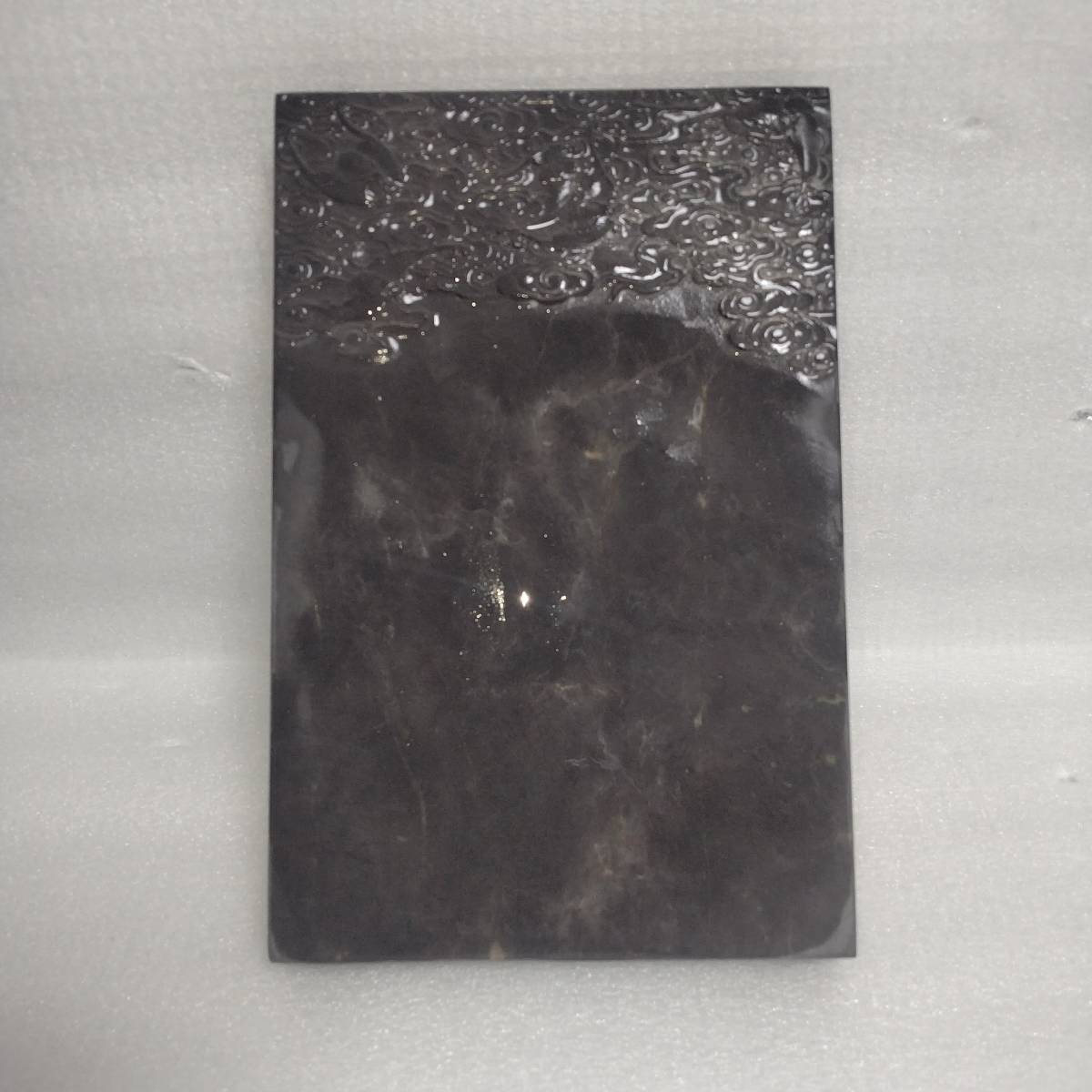 端渓硯 古硯 端渓・五福瑞雲硯 硯板 硯 20.3×13.3×2.3ｃｍ 金綫 火捺、翡翠点、青花 唐木箱 【中国文房四宝】