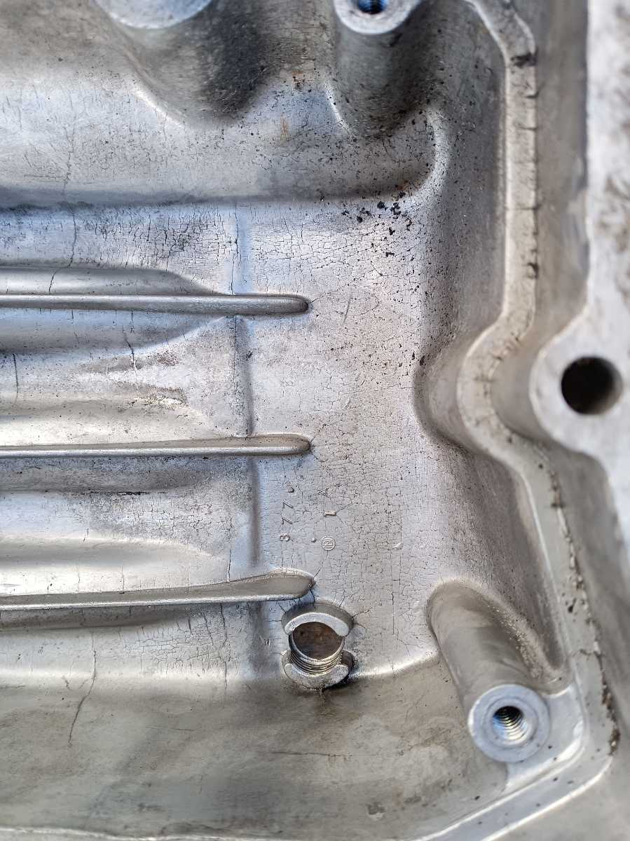 オイルパン ZUMAのブログ エンジン 倉庫整理 CB400N クランクケース