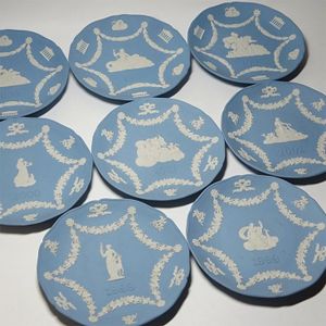 ウェッジウッド イヤープレートの値段と価格推移は？｜139件の売買情報 ...