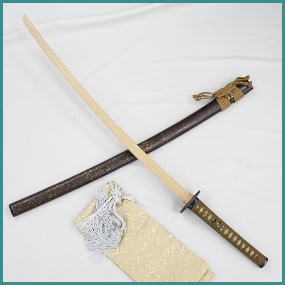 爆買い，安い 打刀拵/黒呂塗/黒石目塗/つる草模様彫/飾り馬目貫/金茶柄糸巻/記内作/葵葉透鉄鍔/刀袋付き/刀剣/武具/刀装具&0324200055(刀、太刀)｜売買されたオークション情報、yahooの商品情報をアーカイ 刀、太刀