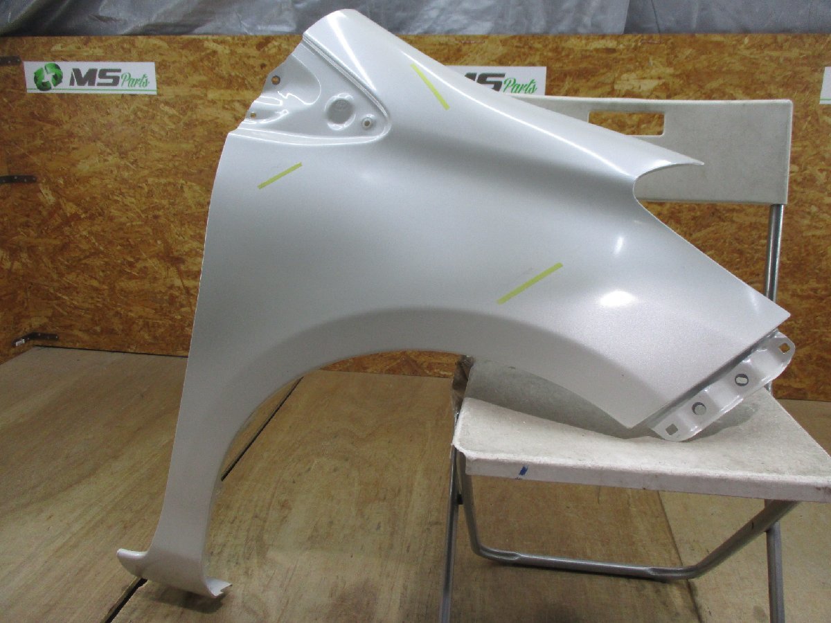 即決 良品　ヴィッツ　KSP130/NCP130　右フェンダー　純正
