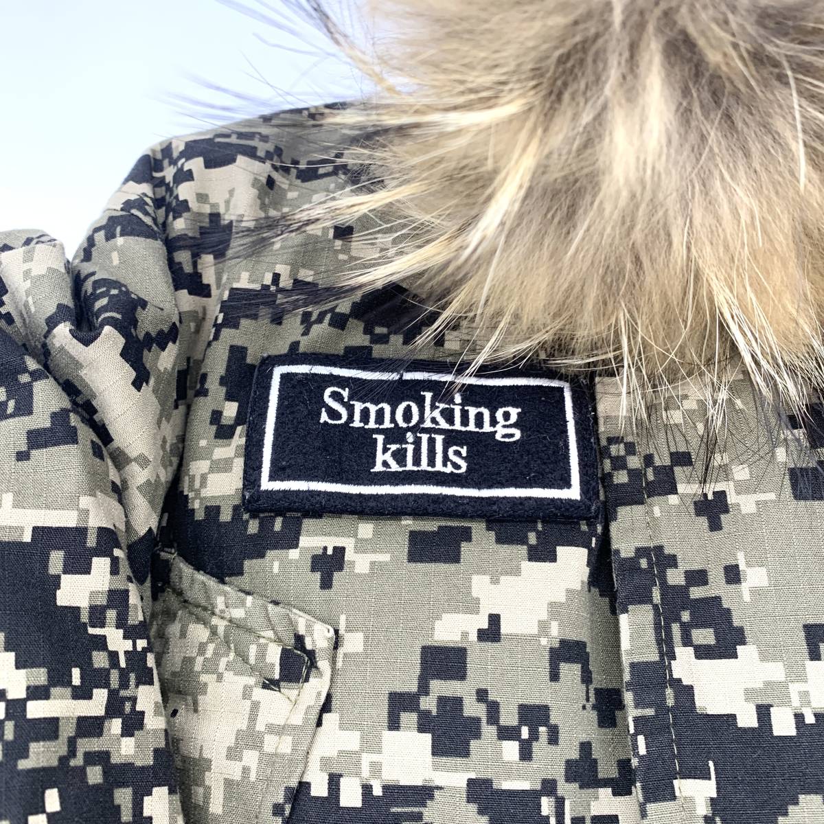 ▽FR2 エフアールツー SMOKING KILLS デジカモ柄フーデッドダウン ｜その他