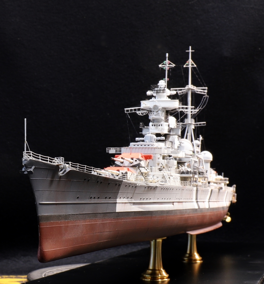 トランペッター(TRUMPETER) 1/350 ドイツ海軍重巡洋艦 プリンツ・オイゲン 1945制作完成品（アクリルケース付き）
