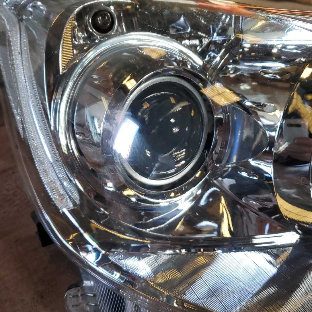 カークレストアクア ヘッドライトASSY 右側 トヨタ（TOYOTA） 新品