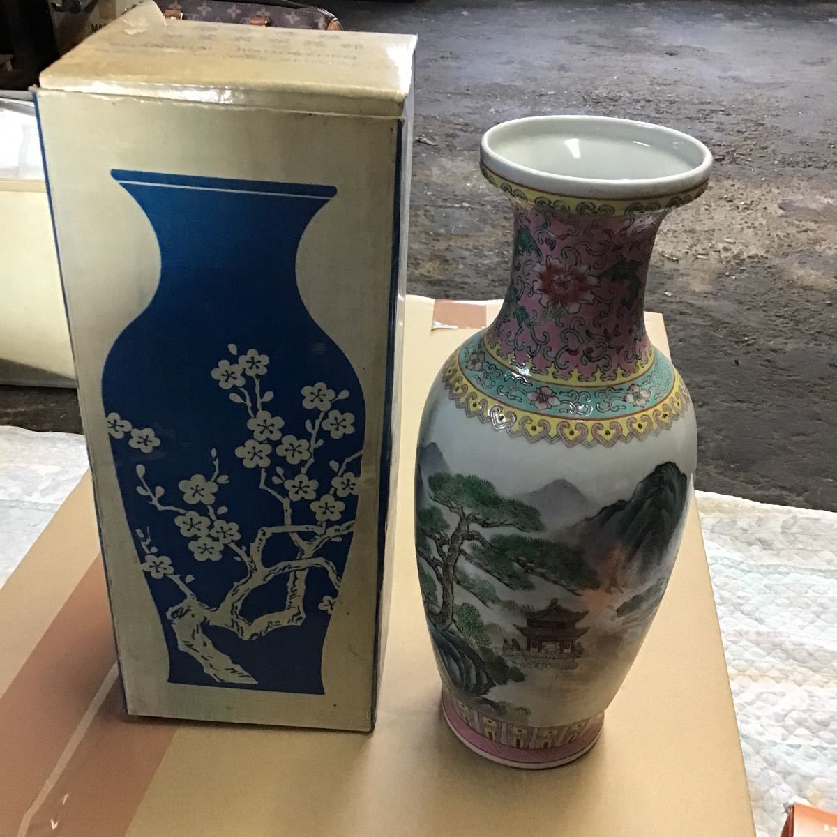 中国古玩　景徳鎮 麟趾呈祥　粉彩　花鳥紋　花瓶　中国美術