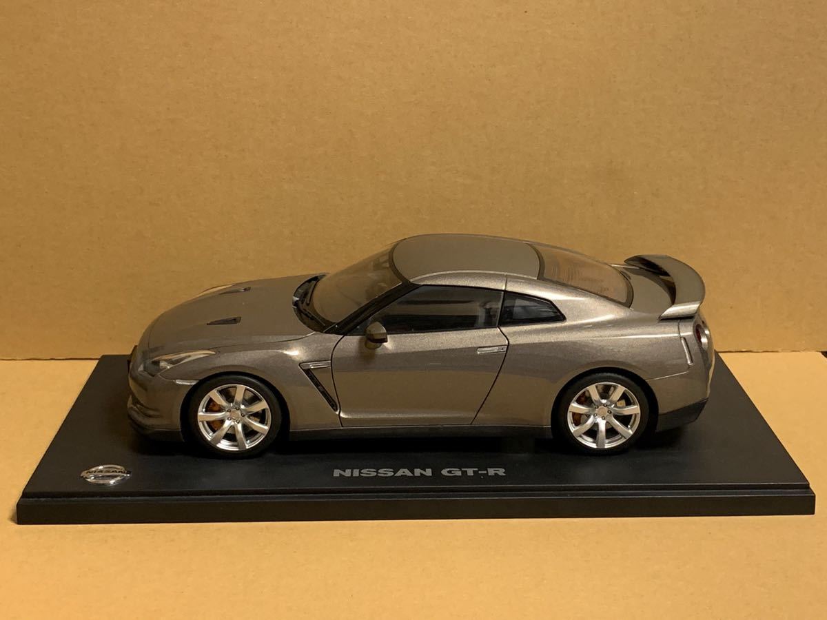 オートアート 1/18 日産 GT-R R35 チタニウムグレー 箱なし 本体+台座 