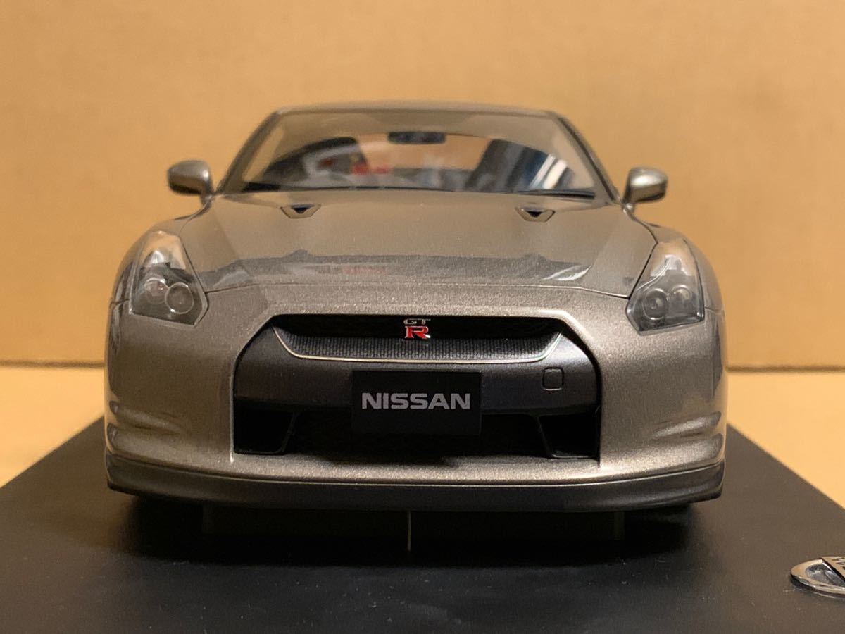 オートアート 1/18 日産 GT-R R35 チタニウムグレー 箱なし 本体+台座 