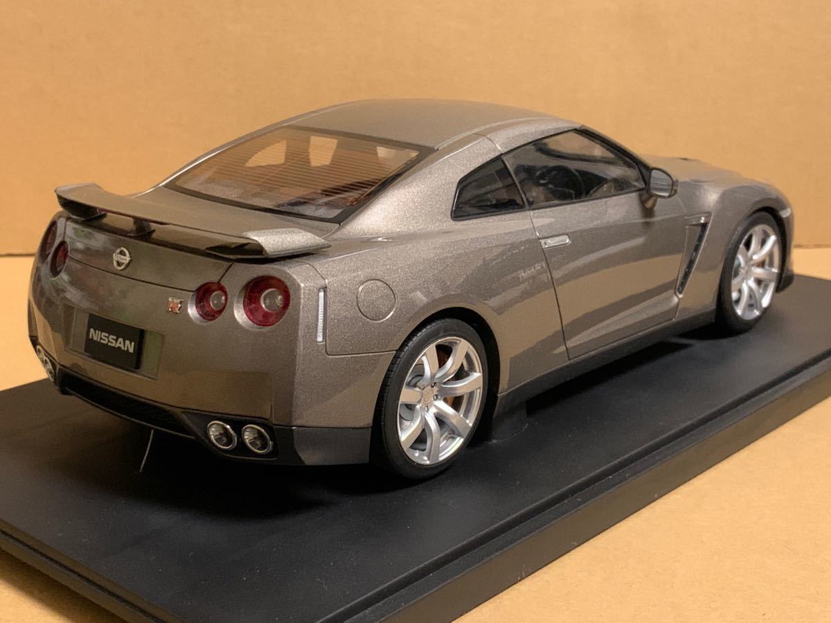 オートアート 1/18 日産 GT-R R35 チタニウムグレー 箱なし 本体+台座 