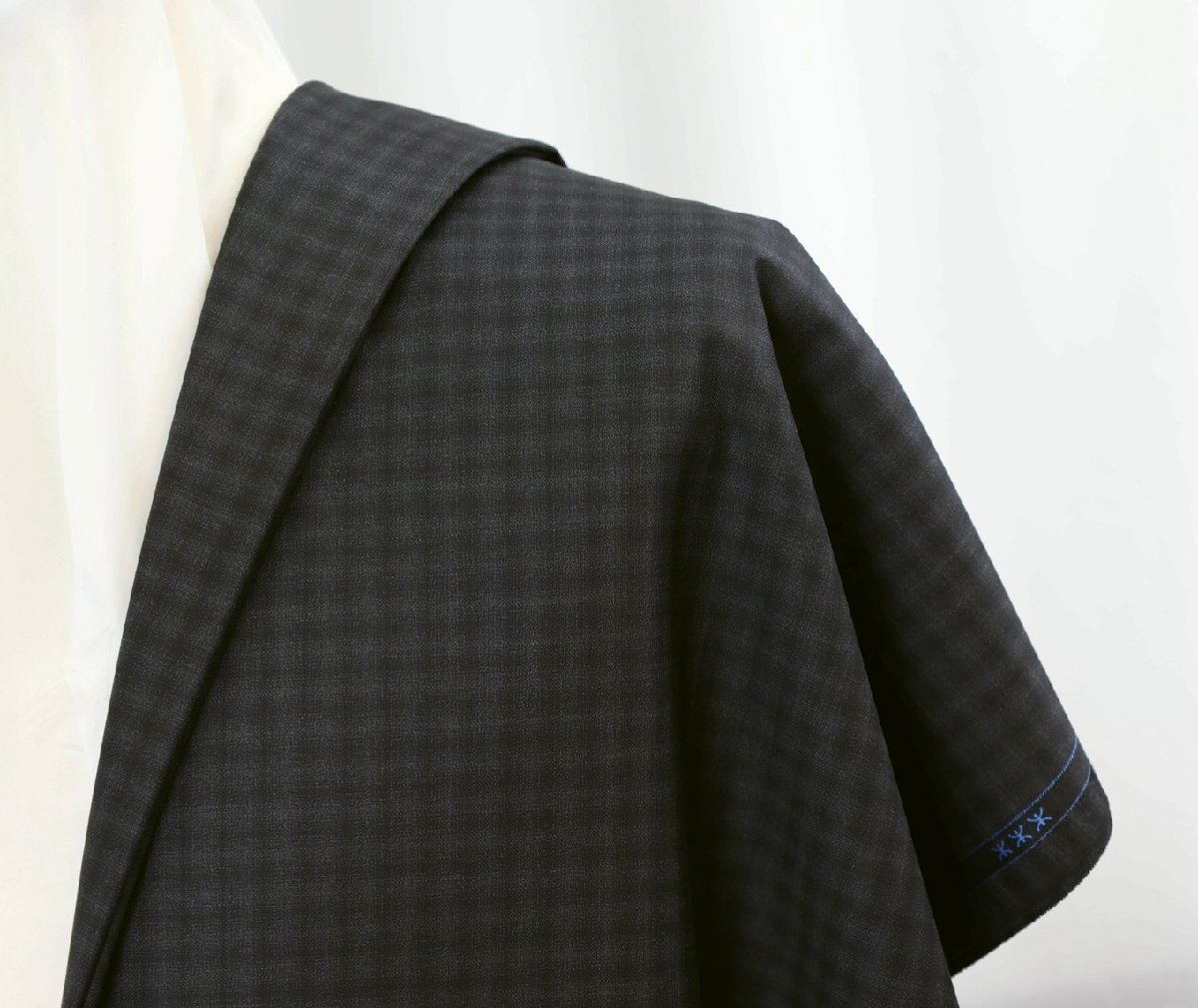DORMEUIL-ドーメル」のエクセル・エクセルブルーとは オーダースーツ 
