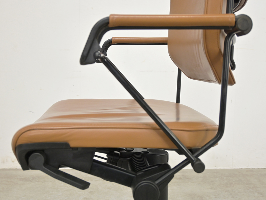 ジロフレックス giroflex 33 ローバック肘付き/革張り ダークブラウン