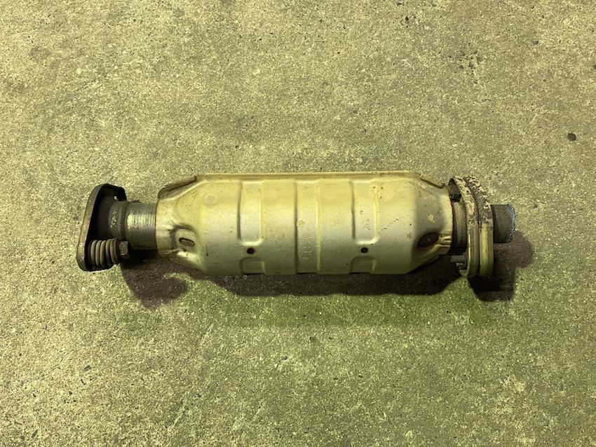 日産 クリッパーバン 触媒 キャタライザー 三菱 ミニキャブバン 初代