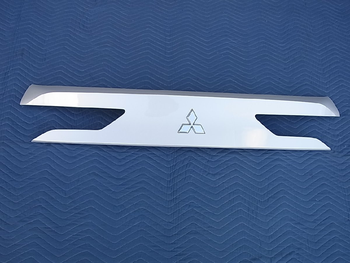 新車外し 傷有り 三菱 アウトランダー PHEV GN0W 純正 リアガーニッシュ リアフィニッシャー 5817A323ZZ / 5817A324　