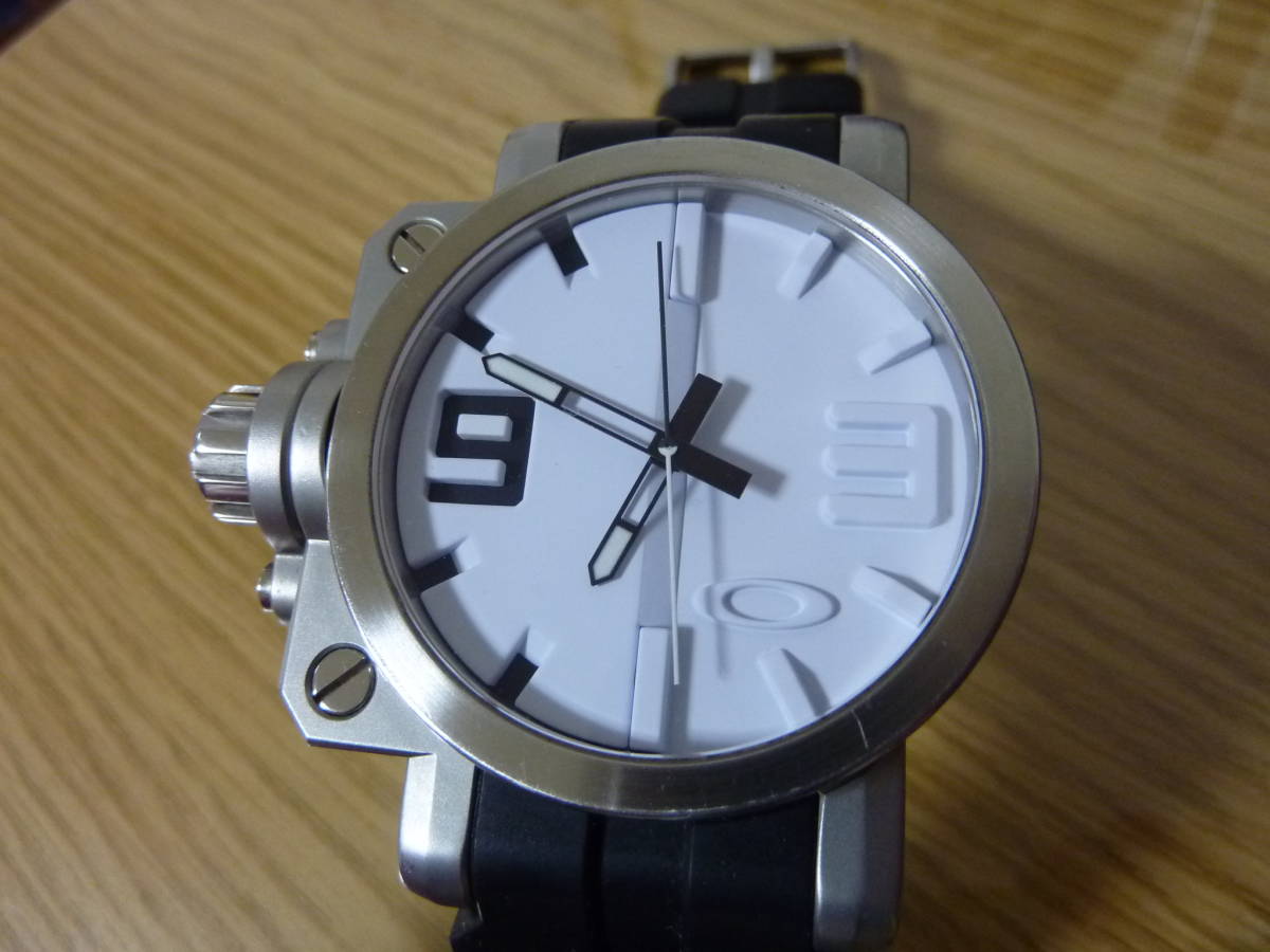 オークリー 　ギアボックス 　ホワイトダイヤル 　 動作確認済み　美品