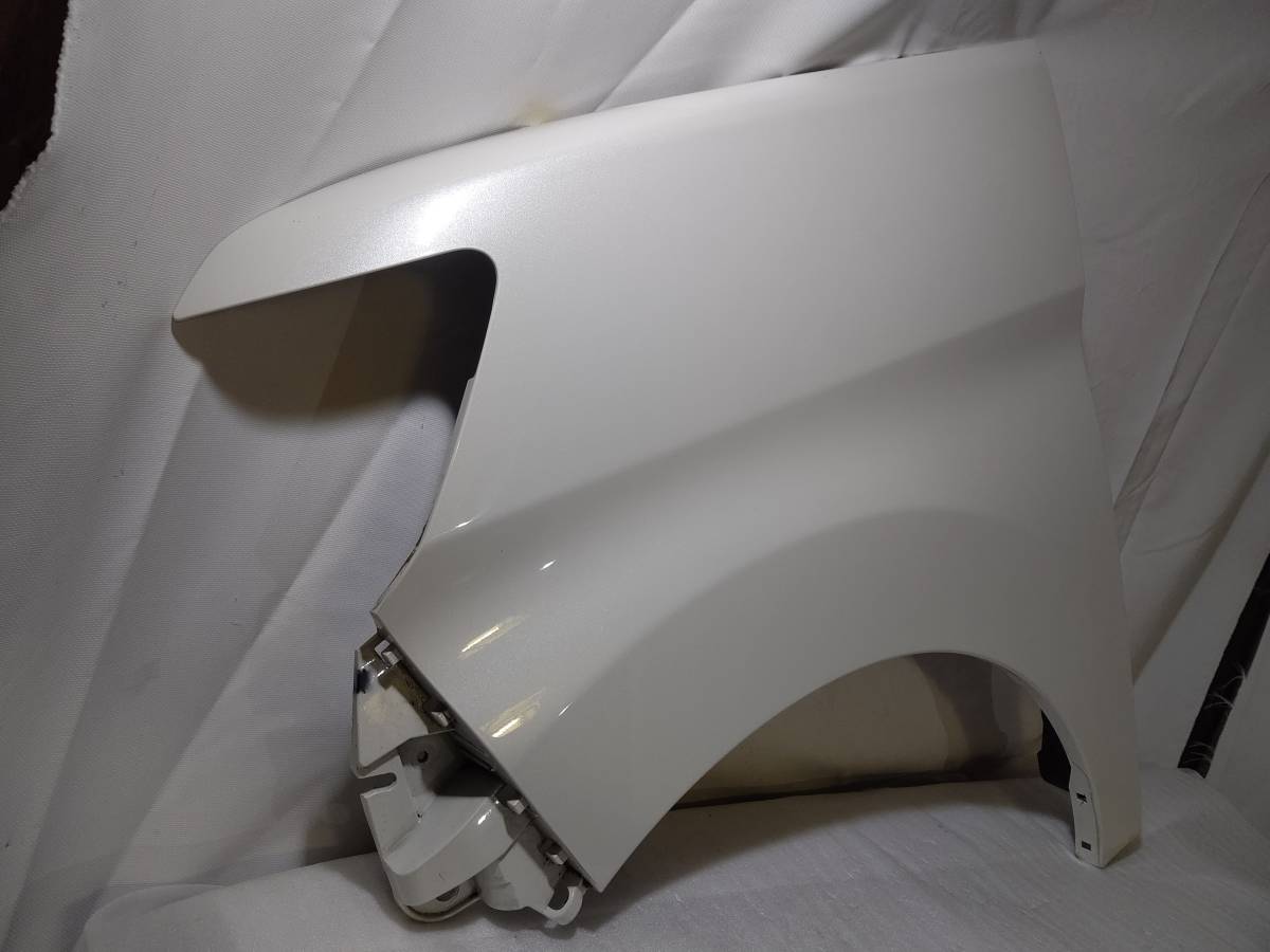 低価，SALE 即決交渉OK！ キズ少々 画像要確認 業者様 W24 パール LA600S 前期 LA610S タントカスタム 左フロントフェンダー 左フェンダー 53812-B2671