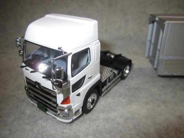 1/50 ケンクラフト 日野プロフィア SH4×2白 ＋ 日本トレクスウイング