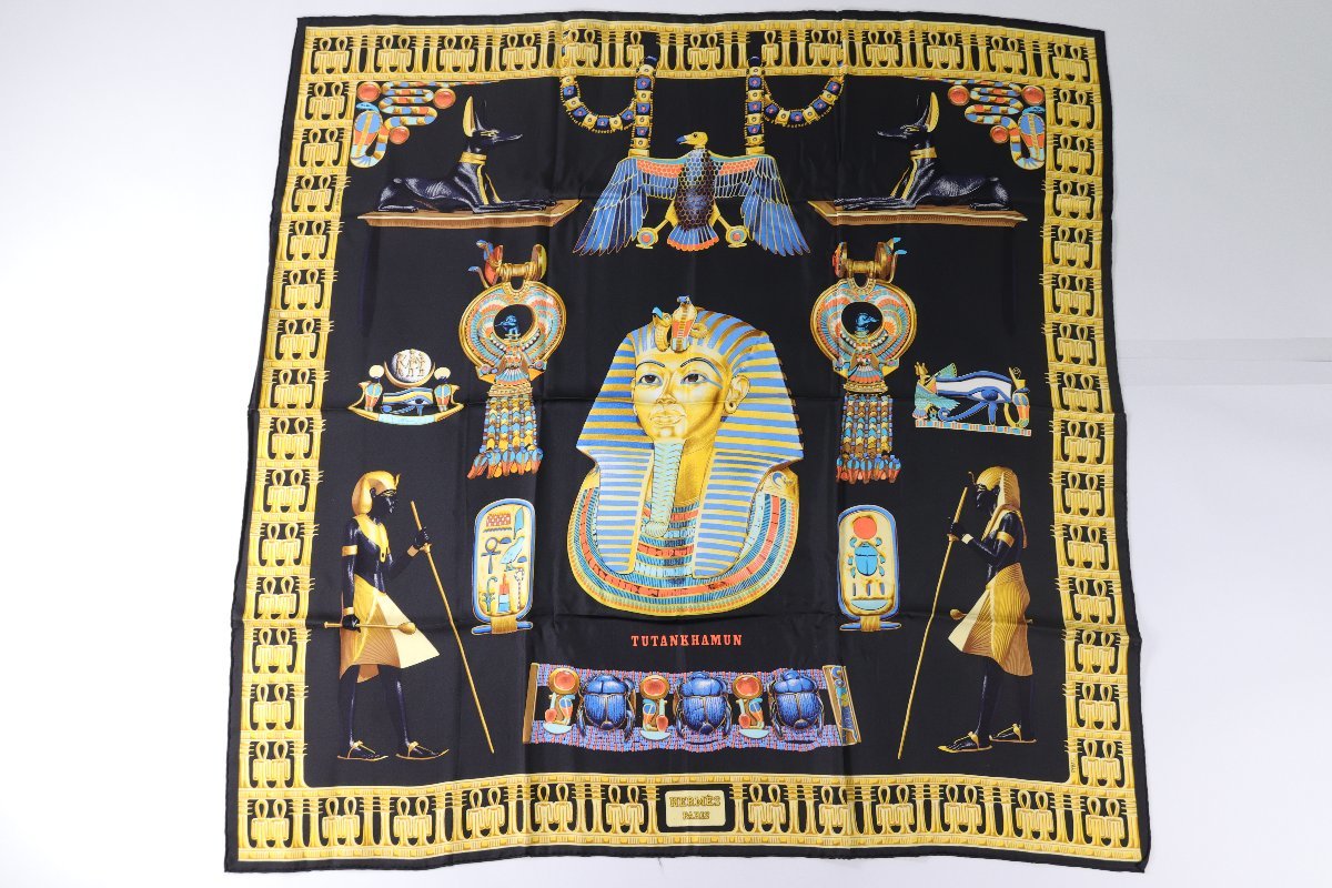 HERMES エルメス カレ90 シルクスカーフ ツタンカーメン 黒 ゴールド HERMES エルメス カレ90 TUTANKHAMUN ツタンカーメン シルク100％ 大判