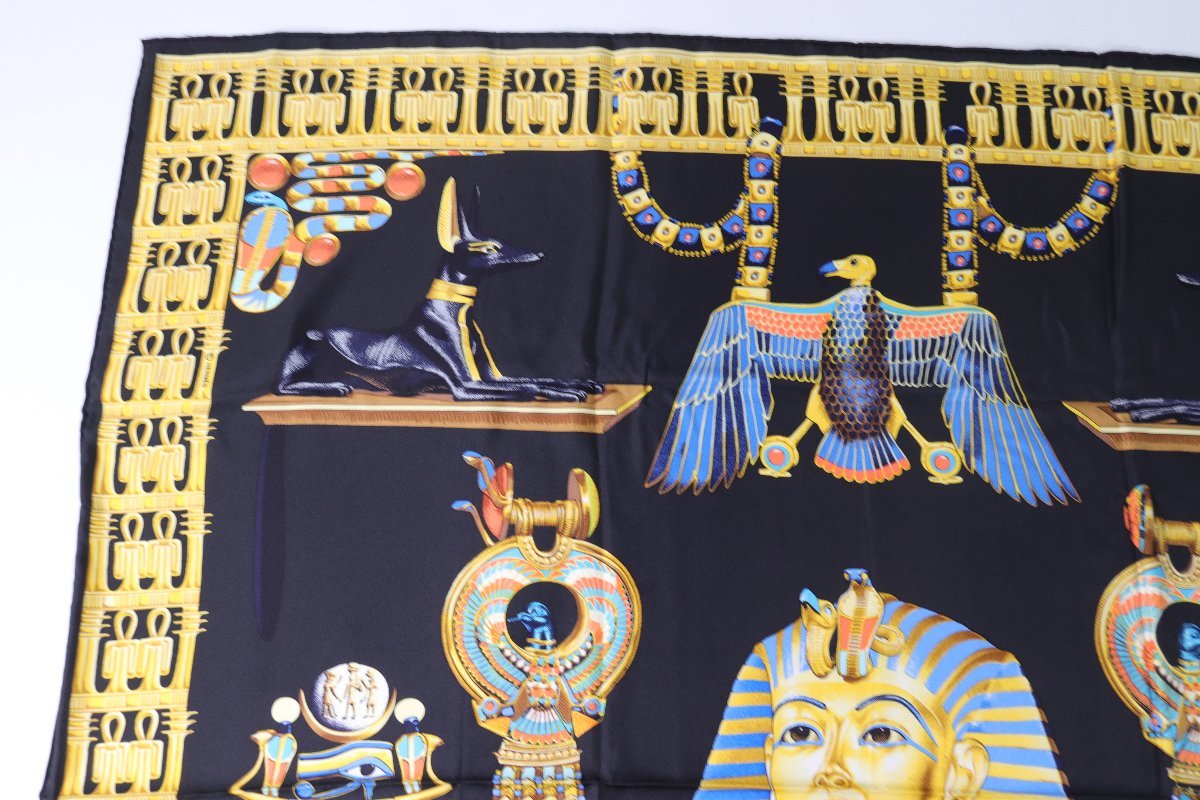 HERMES エルメス カレ90 シルクスカーフ ツタンカーメン 黒 ゴールド HERMES エルメス カレ90 TUTANKHAMUN ツタンカーメン シルク100％ 大判