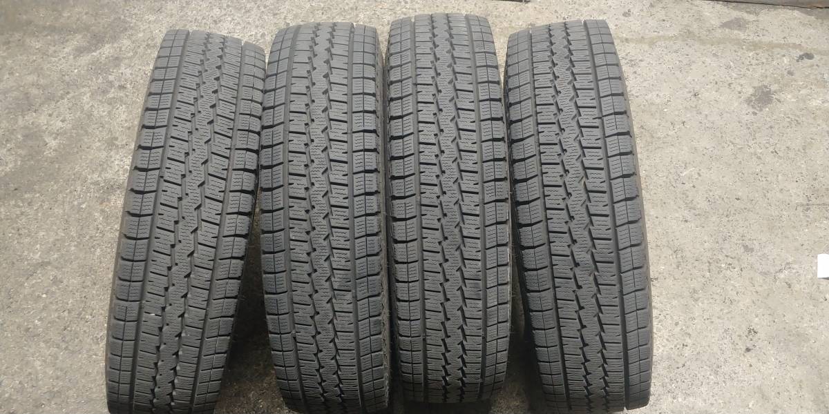 【 ９ 分山！！２０１９ 年製！！ 】　１８５Ｒ１４　８P.R　ダンロップ　（ ＳＶ０１ ）　スタッドレス　４本