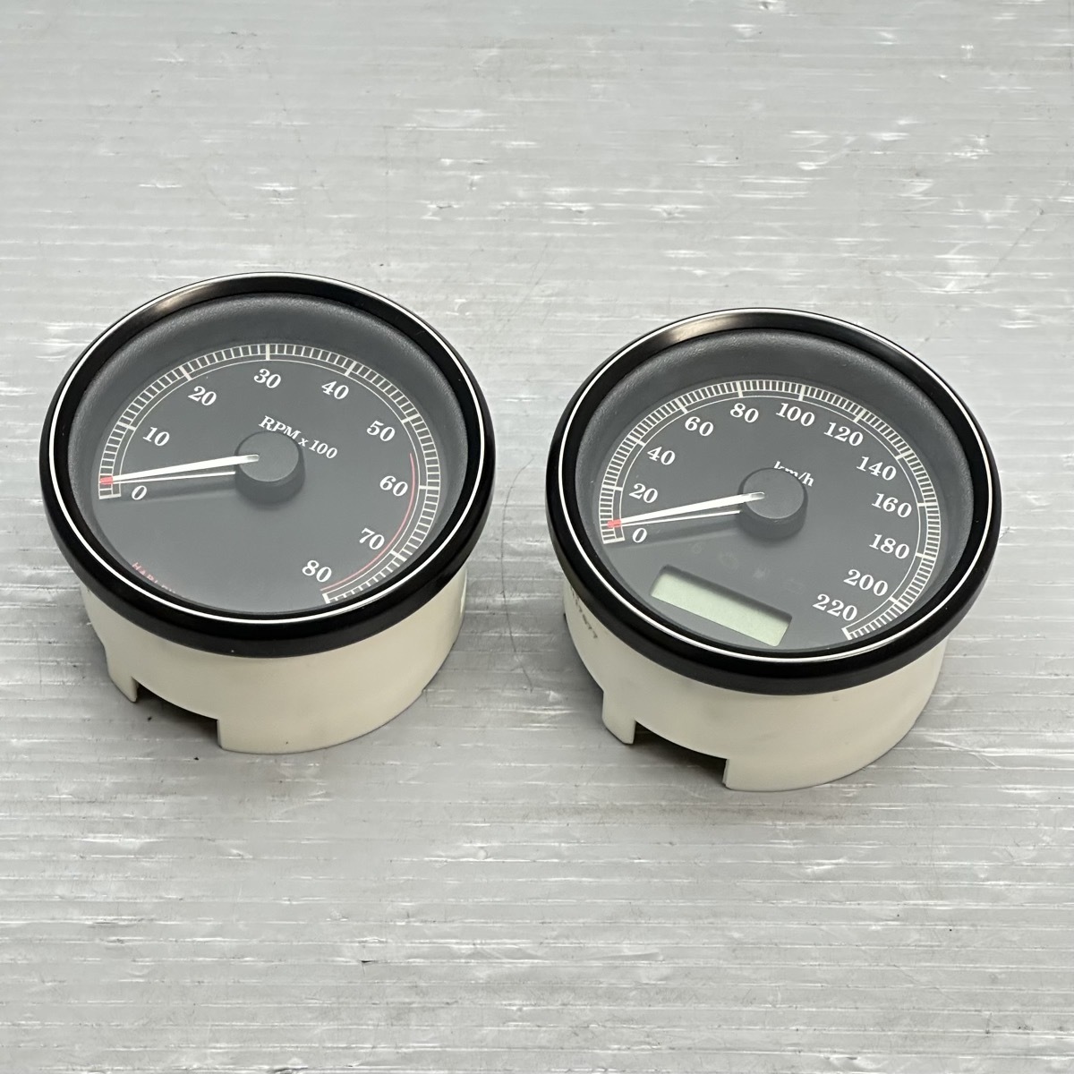 ハーレー XL1200 スポーツスター 04年 純正 スピード タコ メーターセット 67348-04B 57350-04A 230110BO088